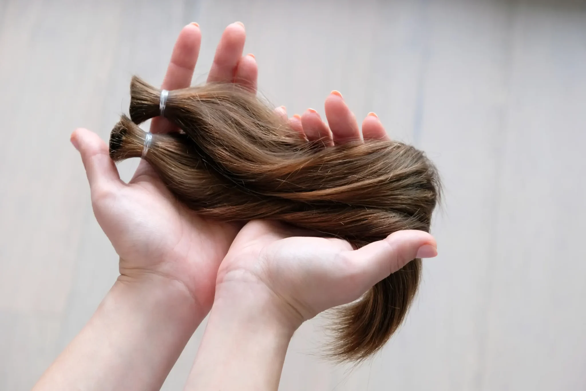 Abgetrennte Haare - VISAGE Hair & Beauty - Perücken München - Haarteile, Perücken & Microbondings