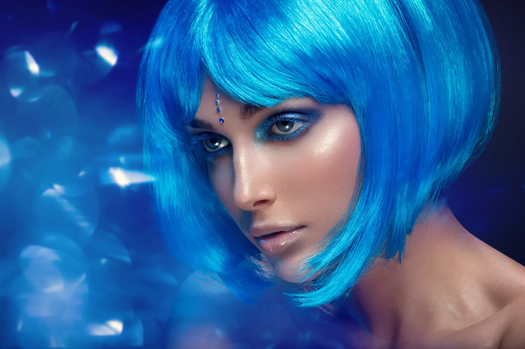 Blaue Perücke - VISAGE Hair & Beauty - Perücken München - Haarteile, Perücken & Microbondings